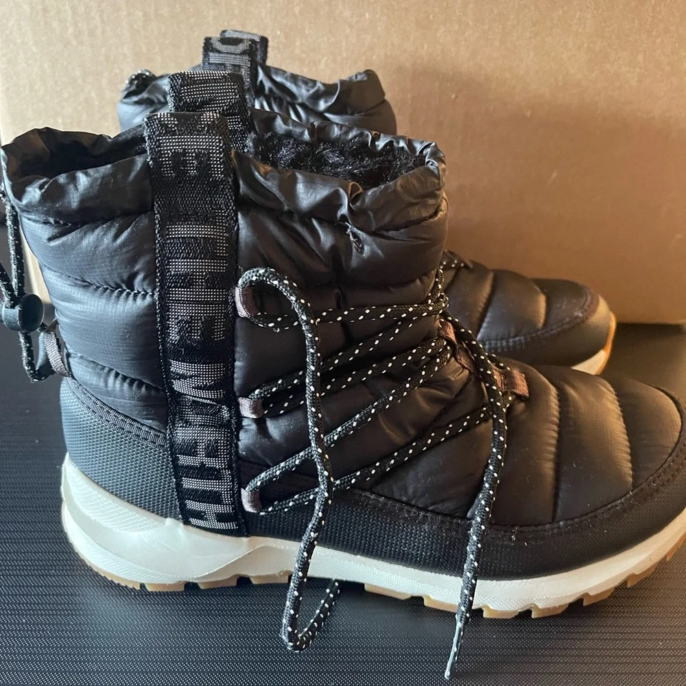Shoes - Picture 3 of 7